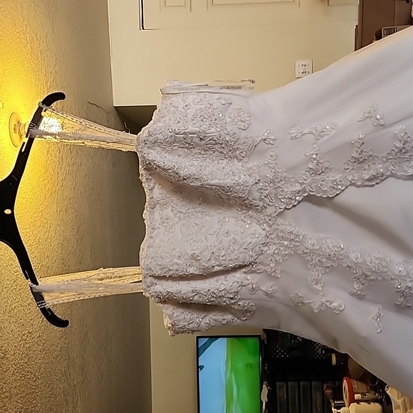 Bridal Dress - Picture 6 of 10